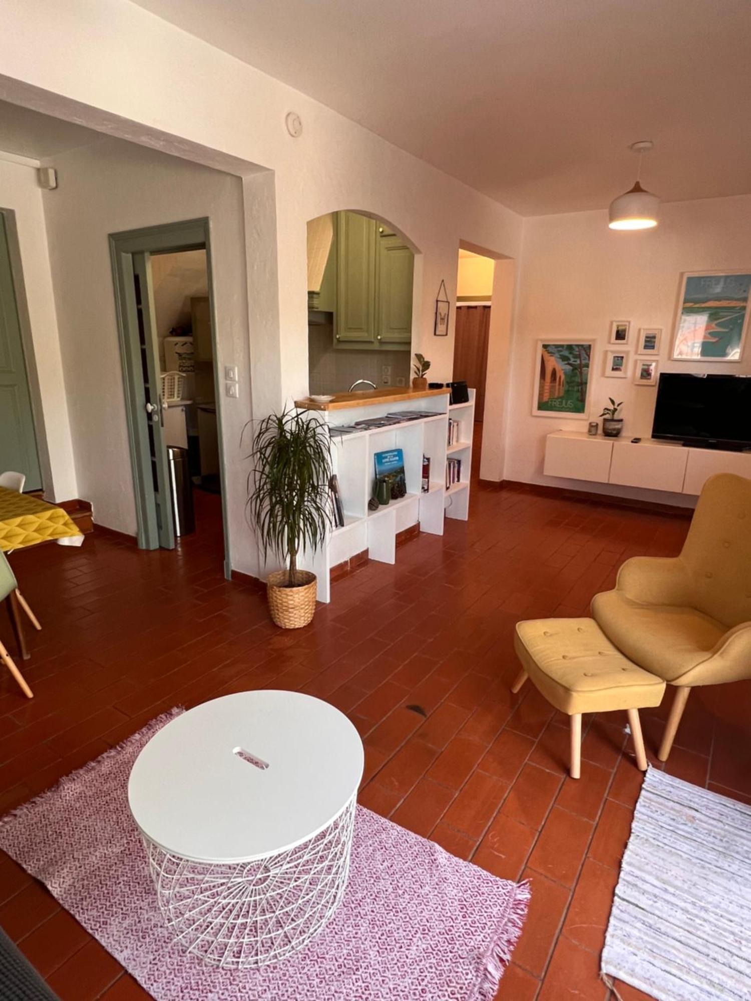 Simone, Appartement Maison, Quartier Calme, Grande Terrasse, Spa, Barbecue, 2 Chambres Fréjus Exteriér fotografie